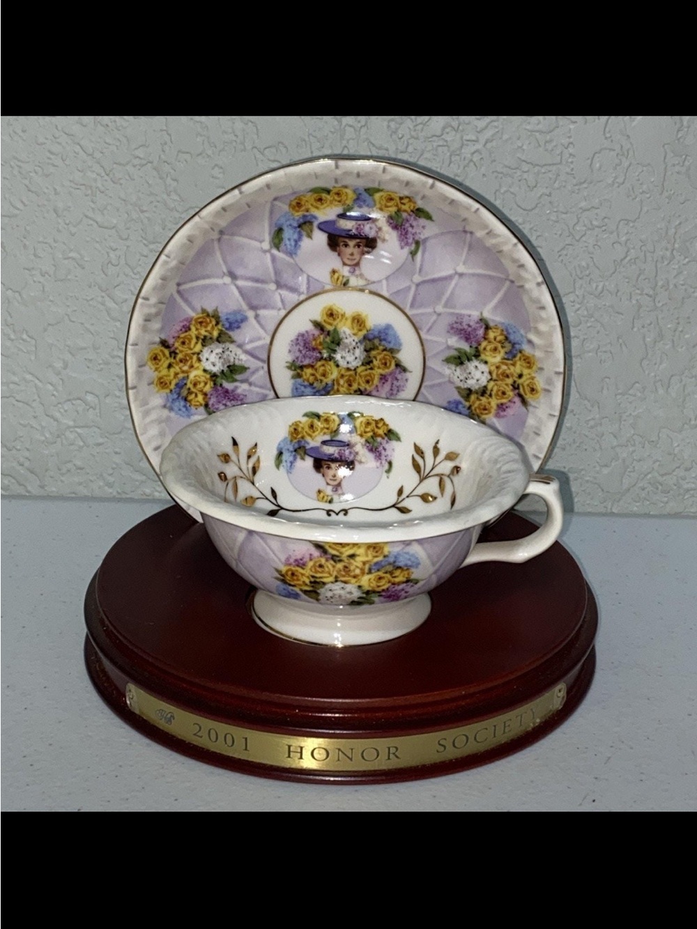 Avon Rare 2001 Honor Society Teacup Set Commemorative with Stand in original Box